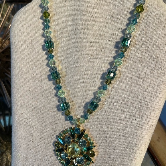 Stunning green blue gold bead statement necklace, adjustable. Nordstrom elegance - Picture 5 of 9